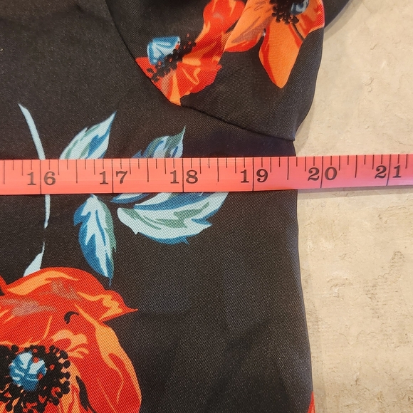 NWOT Express Floral Blouse - Picture 5 of 7